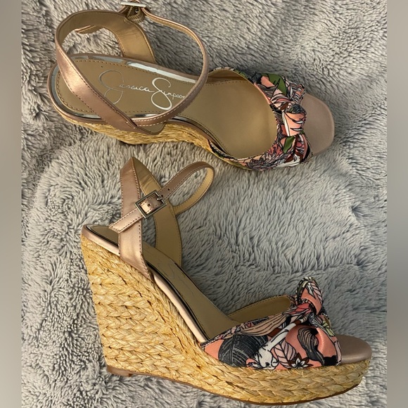 Jessica Simpson Shoes - EUC Jessica Simpson Print Wedges, size 7